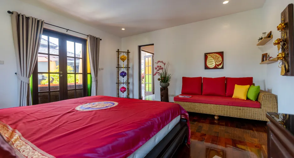 For sale 6 bed villa in Hua Hin, Prachuap Khiri Khan