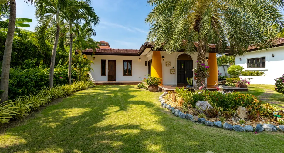 For sale 6 bed villa in Hua Hin, Prachuap Khiri Khan