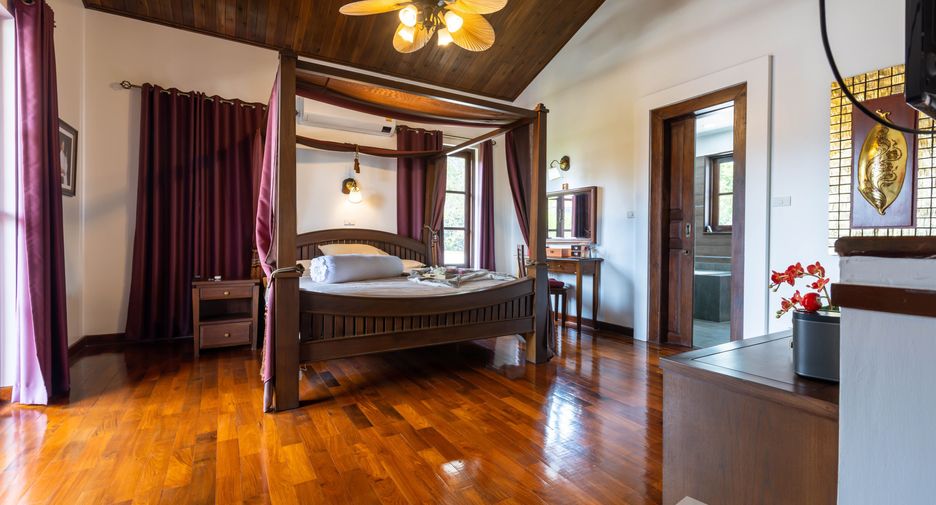 For sale 6 bed villa in Hua Hin, Prachuap Khiri Khan