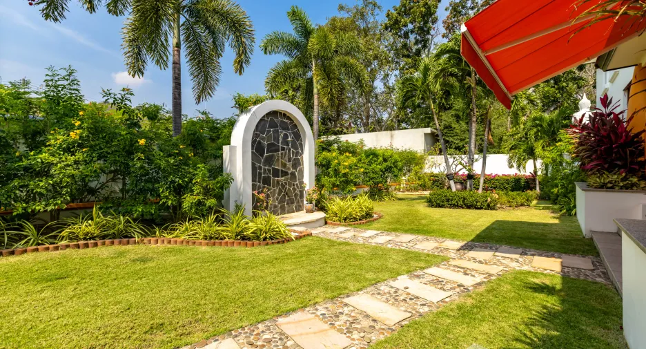 For sale 6 bed villa in Hua Hin, Prachuap Khiri Khan
