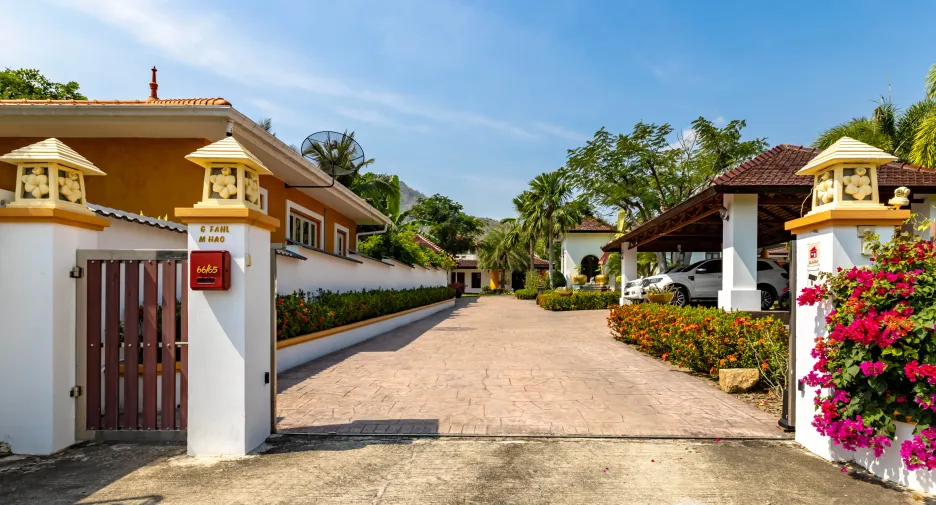 For sale 6 bed villa in Hua Hin, Prachuap Khiri Khan