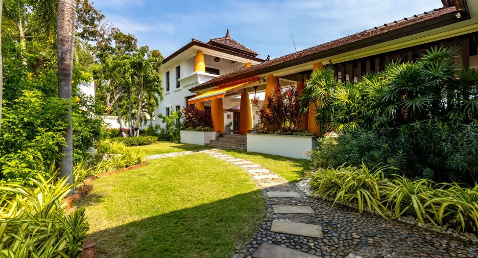 For sale 6 bed villa in Hua Hin, Prachuap Khiri Khan