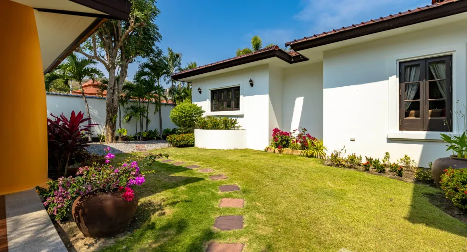 For sale 6 bed villa in Hua Hin, Prachuap Khiri Khan
