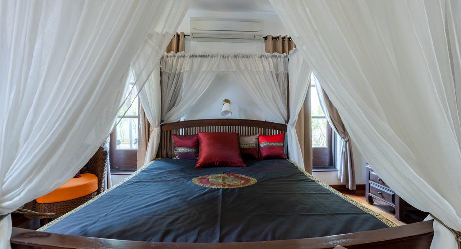 For sale 6 bed villa in Hua Hin, Prachuap Khiri Khan