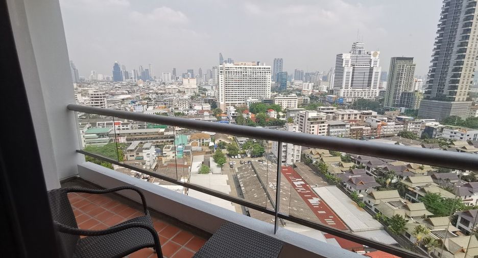 For rent 3 bedrooms condo in Yan Nawa, Bangkok