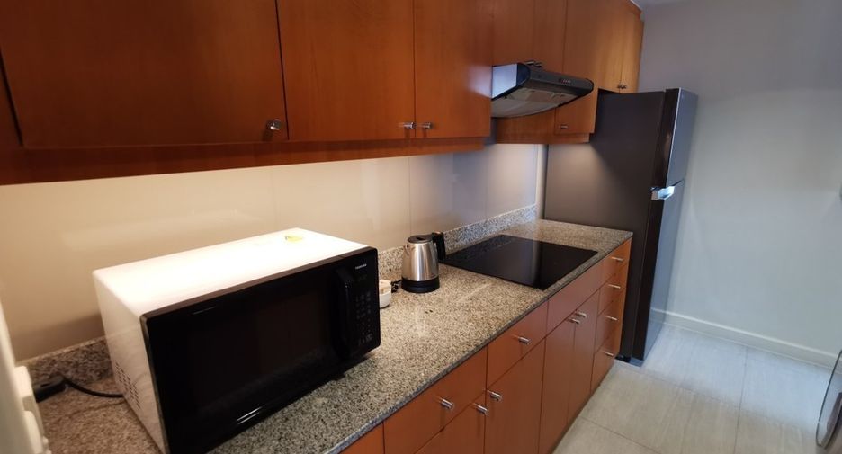 For rent 3 bedrooms condo in Yan Nawa, Bangkok