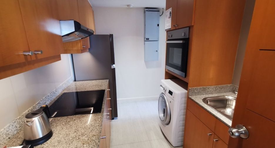 For rent 3 bedrooms condo in Yan Nawa, Bangkok
