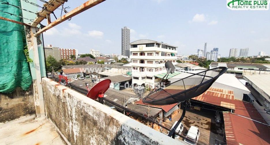 Gewerbefläche zum Kauf mit 3 Zimmer in Phra Khanong, Bangkok