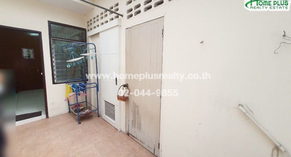 Gewerbefläche zum Kauf mit 3 Zimmer in Phra Khanong, Bangkok