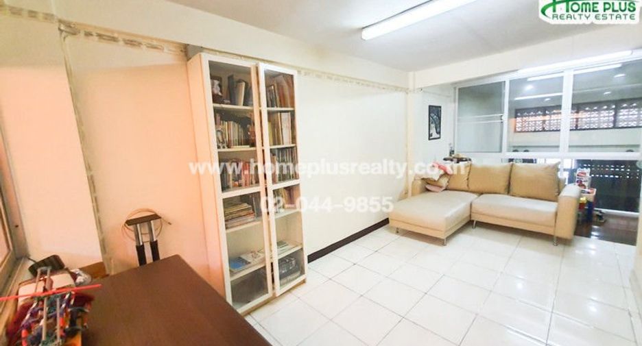 Gewerbefläche zum Kauf mit 3 Zimmer in Phra Khanong, Bangkok