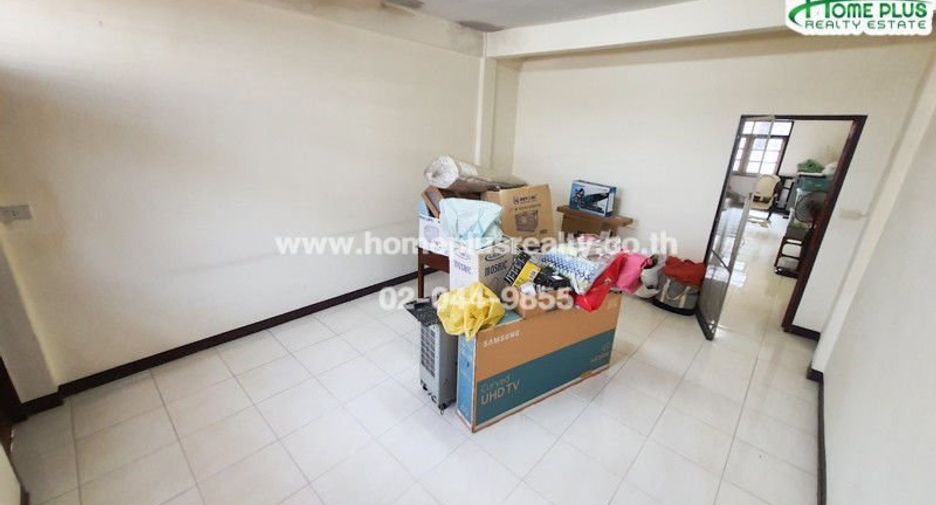 Gewerbefläche zum Kauf mit 3 Zimmer in Phra Khanong, Bangkok