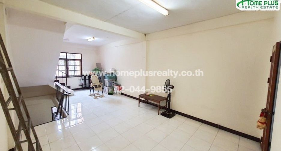 Gewerbefläche zum Kauf mit 3 Zimmer in Phra Khanong, Bangkok