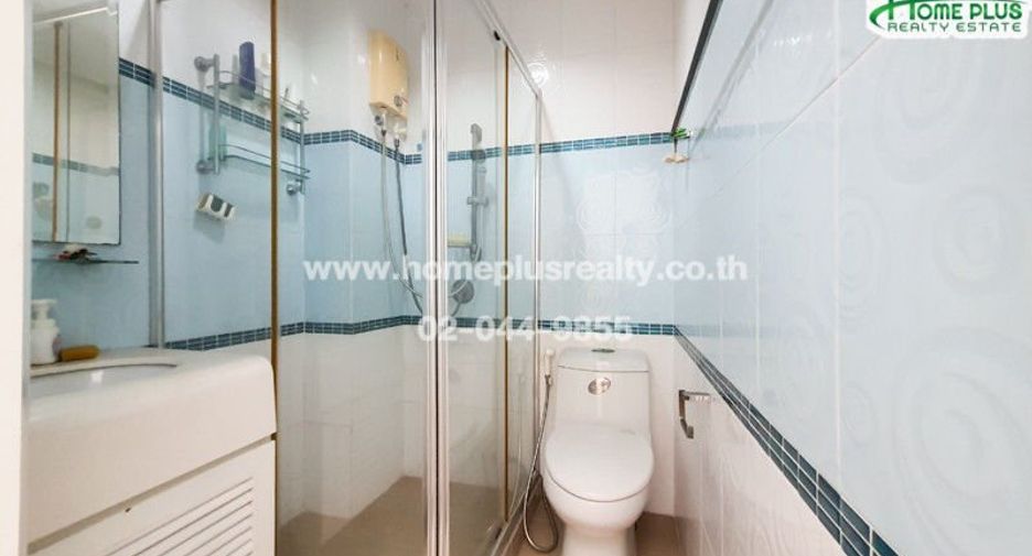 Gewerbefläche zum Kauf mit 3 Zimmer in Phra Khanong, Bangkok