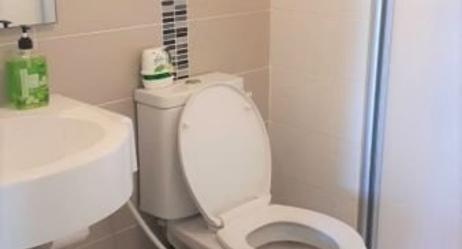 For rent 2 bedrooms condo in Huai Khwang, Bangkok