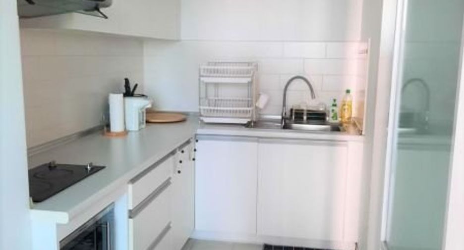 For rent 2 bedrooms condo in Huai Khwang, Bangkok