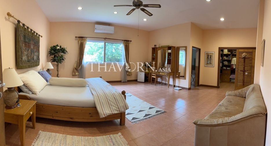 For sale 3 bedrooms house in Si Racha, Chonburi