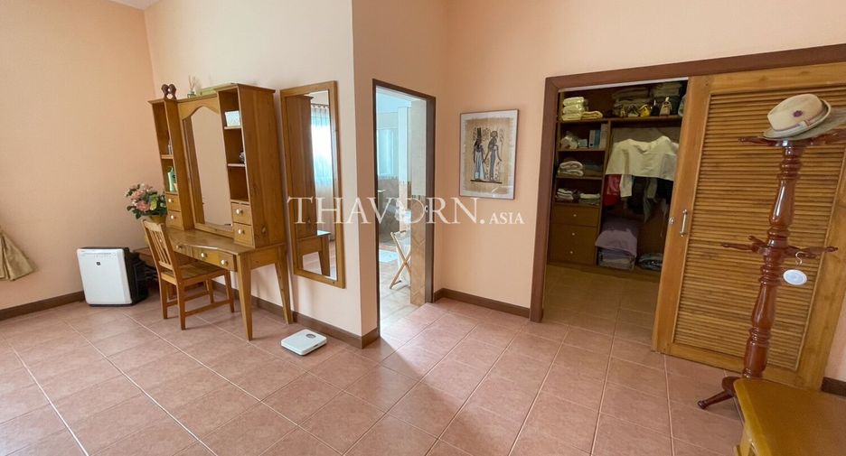For sale 3 bedrooms house in Si Racha, Chonburi