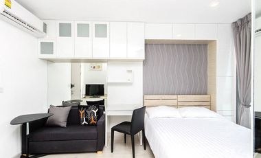For sale スタジオ condo in Phra Khanong, Bangkok