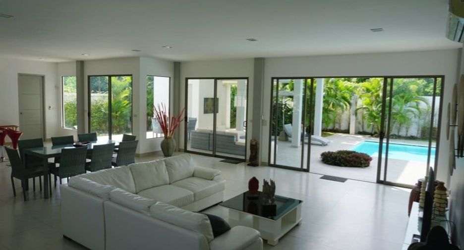 For rent 3 bedrooms villa in Mueang Phuket, Phuket