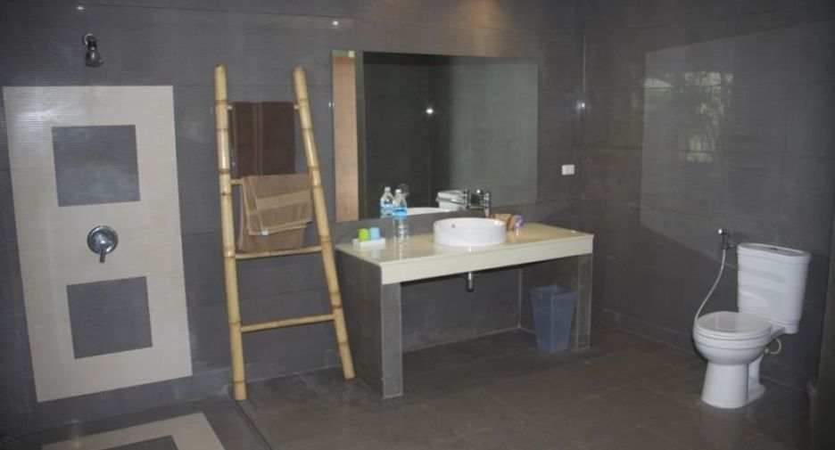 For rent 3 bedrooms villa in Mueang Phuket, Phuket