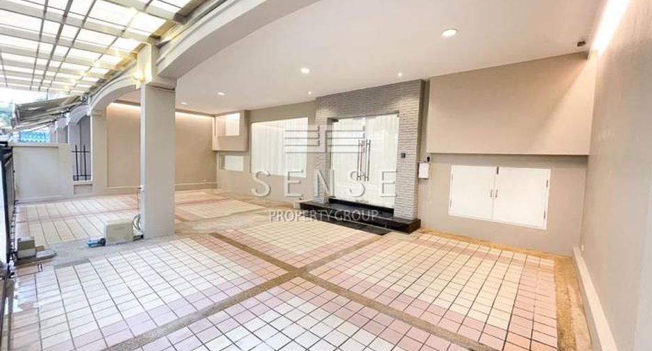 Condo en alquiler de 5 habitaciones en Yan Nawa, Bangkok