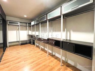For rent 5 bedrooms condo in Yan Nawa, Bangkok
