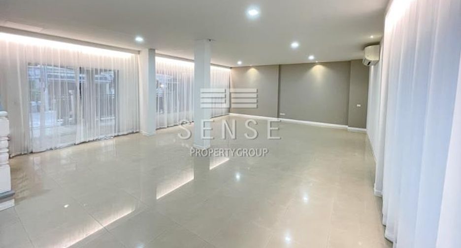 Condo en alquiler de 5 habitaciones en Yan Nawa, Bangkok
