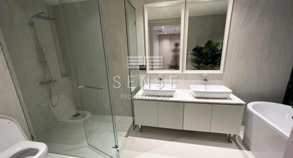 For sale and for rent 4 bedrooms condo in Watthana, Bangkok