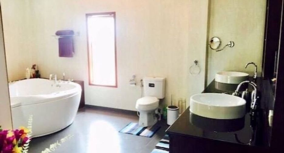 Casa en alquiler y en venta de 5 habitaciones en Bang Lamung, Chonburi
