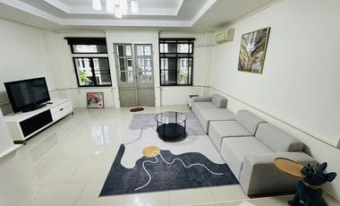 For rent 4 Beds townhouse in Watthana, Bangkok