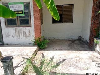 Casa adosada en venta de 2 habitaciones en Tha Yang, Phetchaburi