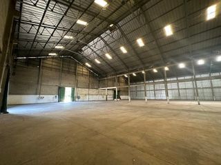 For rent warehouse in Mueang Pathum Thani, Pathum Thani