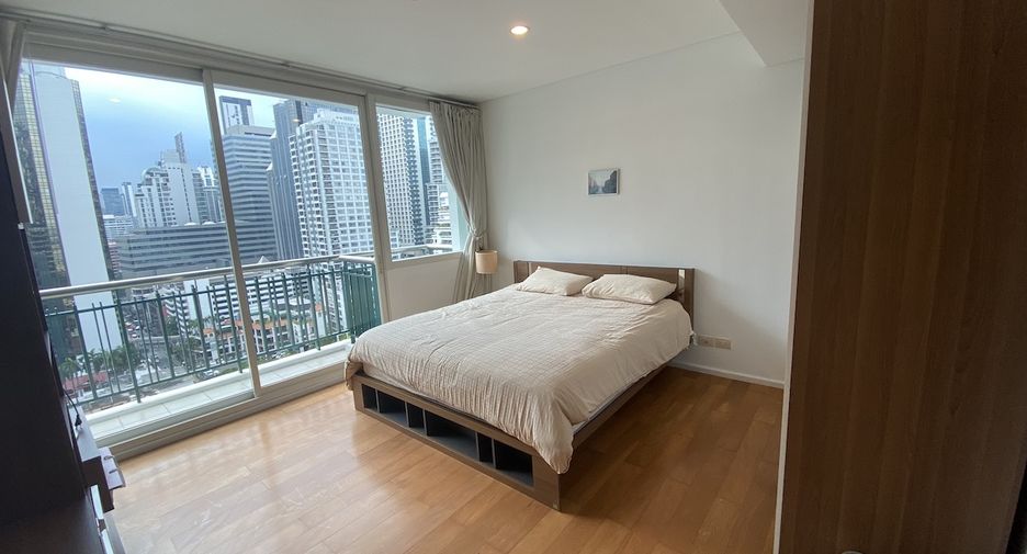 For sale 3 bed condo in Watthana, Bangkok