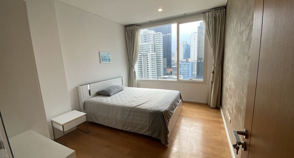 For sale 3 bed condo in Watthana, Bangkok