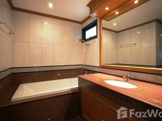 For rent 2 bed condo in Yan Nawa, Bangkok