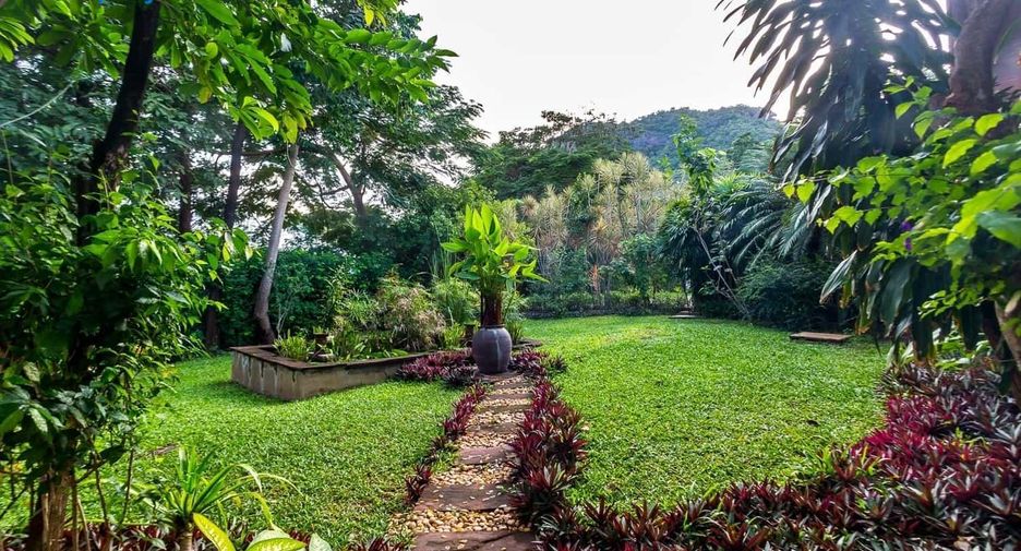 For sale 4 Beds villa in Cha Am, Phetchaburi
