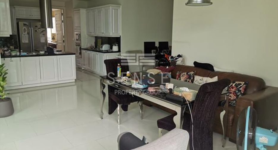 For sale 3 bedrooms condo in Watthana, Bangkok