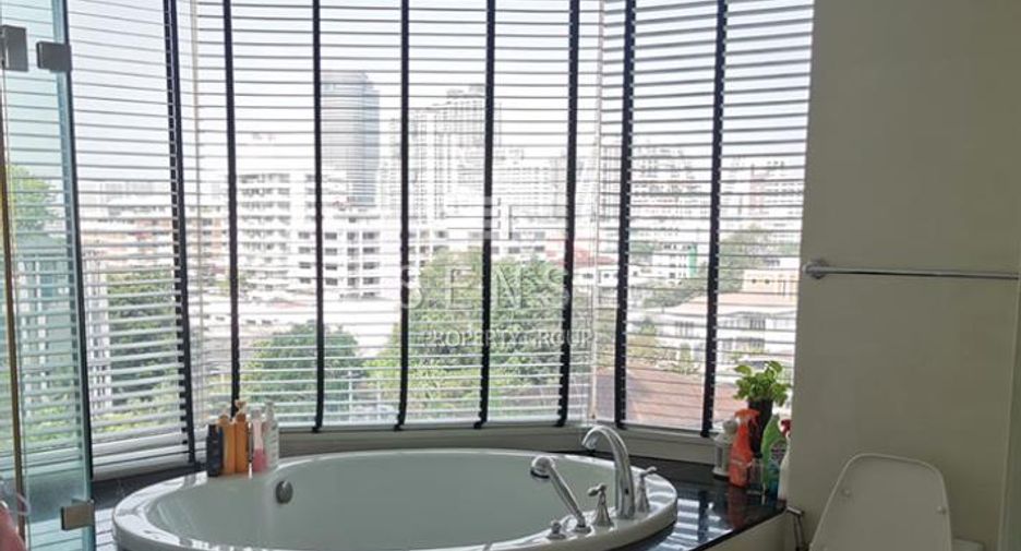 For sale 3 bedrooms condo in Watthana, Bangkok