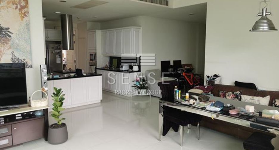 For sale 3 bedrooms condo in Watthana, Bangkok