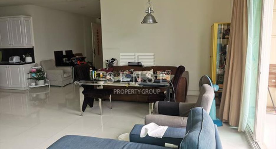 For sale 3 bedrooms condo in Watthana, Bangkok