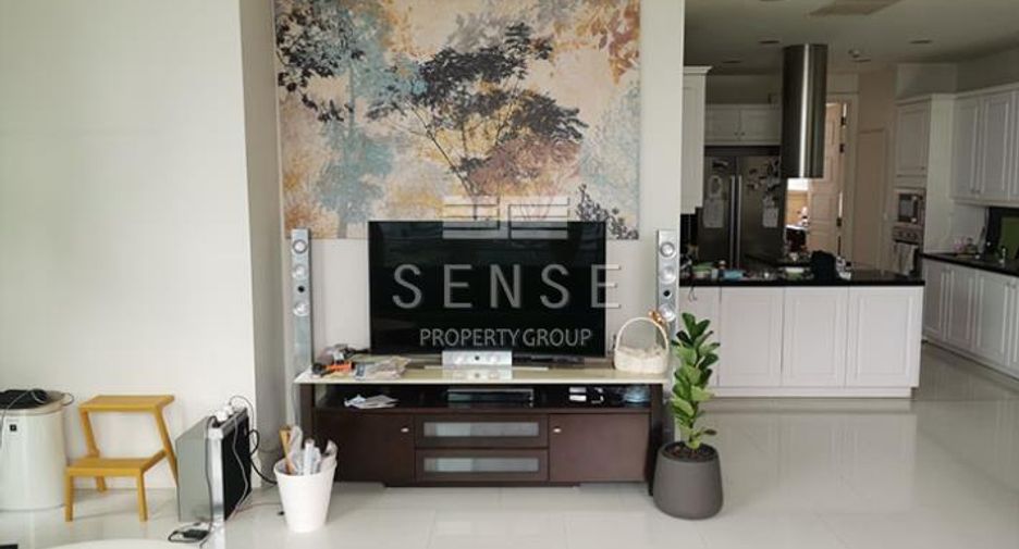 For sale 3 bedrooms condo in Watthana, Bangkok