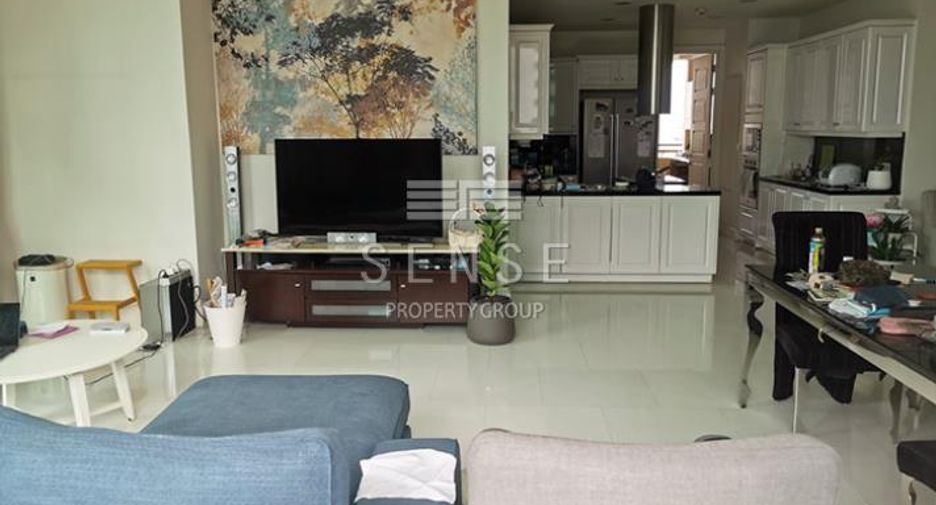 For sale 3 bedrooms condo in Watthana, Bangkok