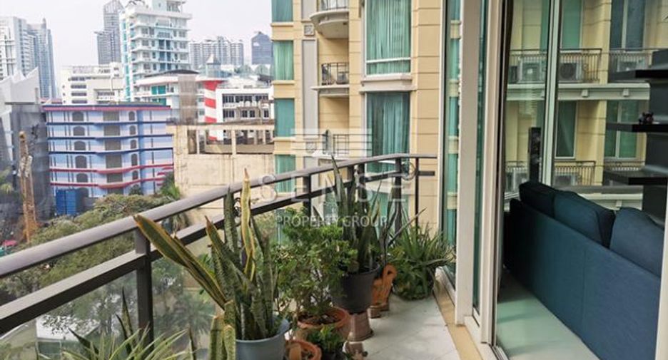 For sale 3 bedrooms condo in Watthana, Bangkok