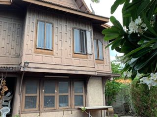 For sale 5 bed house in Huai Khwang, Bangkok