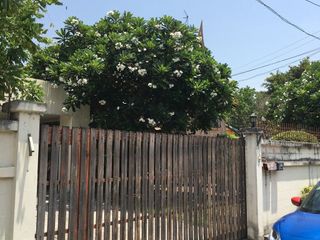 For sale 5 Beds house in Huai Khwang, Bangkok