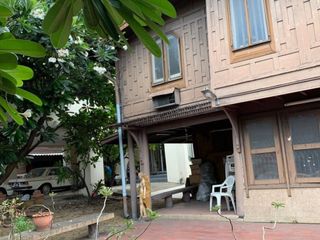 For sale 5 Beds house in Huai Khwang, Bangkok