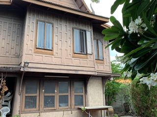 For sale 5 Beds house in Huai Khwang, Bangkok
