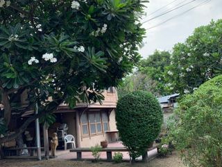 For sale 5 Beds house in Huai Khwang, Bangkok
