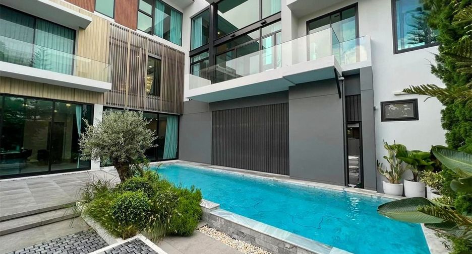 For sale 5 Beds house in Saphan Sung, Bangkok