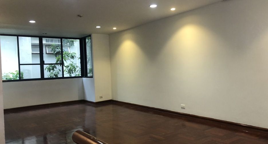 For sale 4 bed townhouse in Pathum Wan, Bangkok